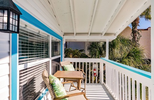 Siesta Key Cottage | Lookout Cottage Across street from Beach and Heated Pool