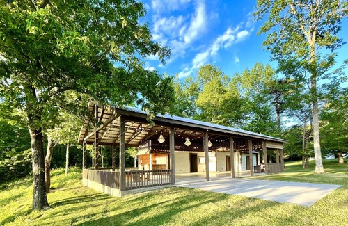Mentone House | Lookout Mountain Retreat -38 guests - Pavilion Views