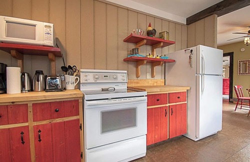 French River Cottage | Loon Lookout - Beautiful Waterfront Cottage w/Sauna, Amazing Views, AC, Wi-Fi