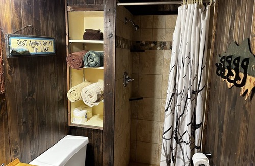 Isle Cabin | Loons Lodge Cabin at Castles Resort is right on the Mille Lacs Lake !
