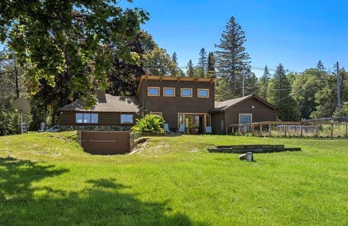 Cheboygan Cabin | Loons Lodge - Lake Huron, sandy beach, sleeps 8