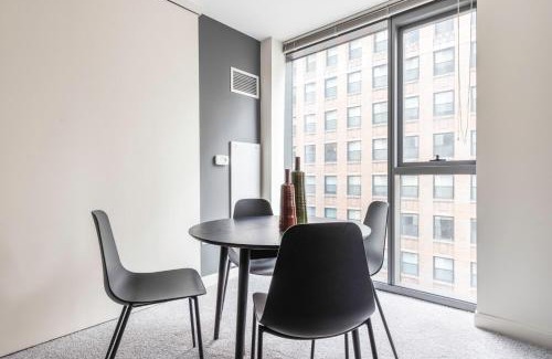 Downtown Chicago Apartment | Loop 1BR w Gym Pool WD nr Financial District CHI-238