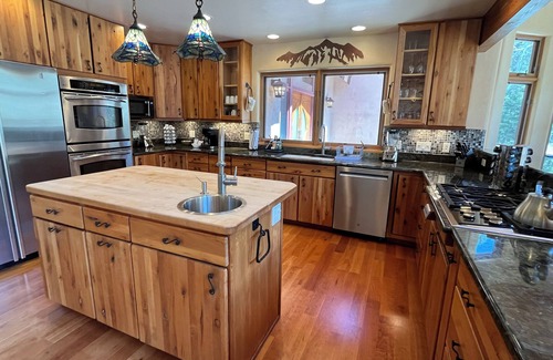 Taos Ski Valley House | Lorelei's Black Diamond Lodge