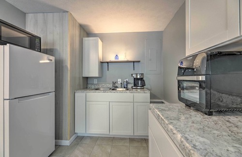 East Point Apartment | 'Loretta' Sun-Kissed Apt on Country Music Hwy