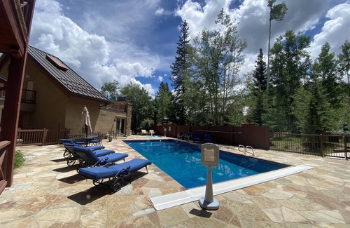 Mountain Village House | Lorian 4 Luxurious Ski-In Ski-Out Resort Condo - 4Bd, 3.5 Ba - Sleeps 12