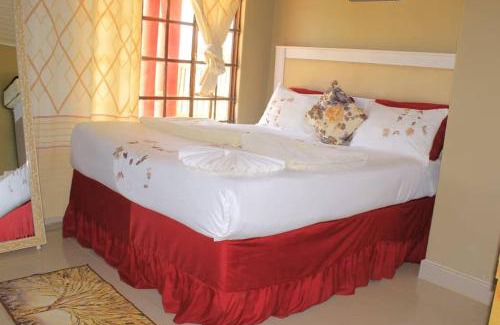 Serowe House | Lormasol Mews Guesthouse