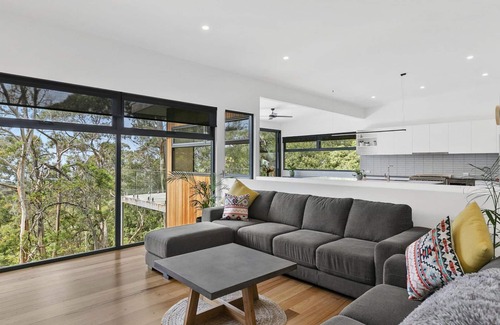 Lorne House | Lorne Hiatus - Perfect Location, WIFI