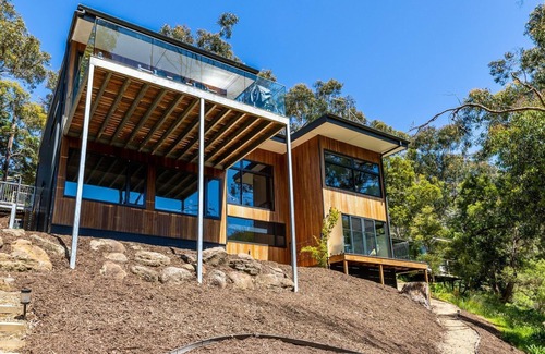 Lorne House | Lorne Hiatus - Perfect Location, WIFI