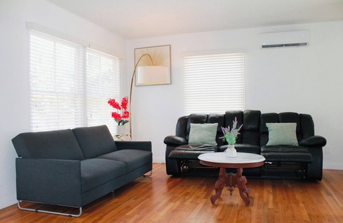 Monterey Park House | LOS ANGELES BLUE NEST- Heart of Monterey Park
