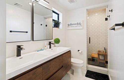 Park Mesa Heights House | Los Angeles Cottage