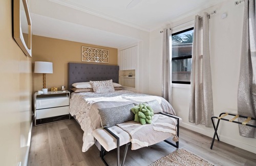 Park Mesa Heights House | Los Angeles Cottage