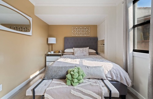 Park Mesa Heights House | Los Angeles Cottage