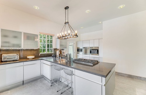 Bel Air House | Los Angeles Home w/Private Pool, Mtn & Lake View!