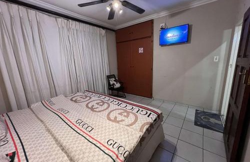 Ekurhuleni House | Los Angeles Lakefield guesthouse