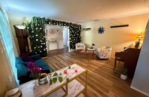 North San Antonio - SAT House | Los Empanadas in San Antonio