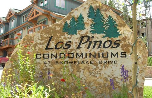 Four O'Clock Apartment | Los Pinos
