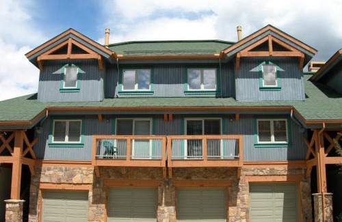 Four O'Clock Apartment | Los Pinos