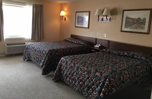 Bridgeport Hotel | Los Tres Gallos