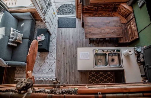 Nikolaevsk Cabin | Lost Anchor Cabins - Redoubt Cabin