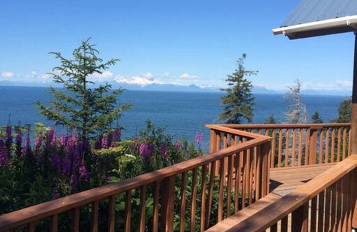 Nikolaevsk Cabin | Lost Anchor Cabins - Redoubt Cabin