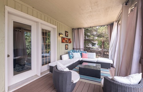 Lost Bridge Village House | Lost Bridge Lodge on BEAVER LAKE! Across from POOL