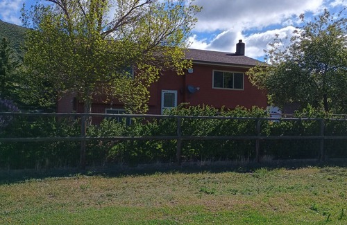 Gardiner Apartment | Lost Pines Guesthouse - Beautiful views and only 5 minutes to Yellowstone Park