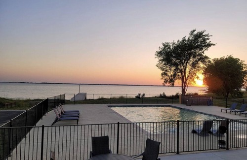 Kerens House | LOT for RV/Camper Lakeside