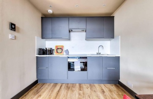 Tollcross Apartment | Lothian Road Apt with Castle View & Elevator