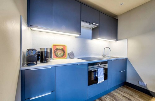 Tollcross Apartment | Lothian Road Apt with Castle View & Elevator