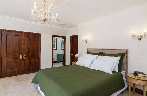 Springfield House | Lots of space for big group, good location, well kept, infinite fiber wifi.
