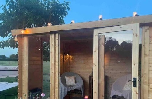 Maidstone House | Lottie's Luxurious Lodge, Dogs Welcome, Parking