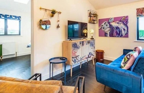 Maidstone House | Lottie's Luxurious Lodge, Dogs Welcome, Parking