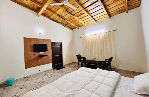 Naukuchiyatal Hotel | Lotus Lake View Inn