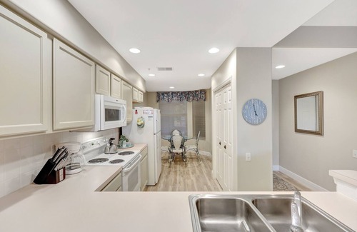 Tropical Cove Condo | Lotus Leaf at Lexington CC Golf Village