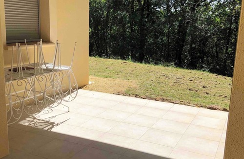 Saint-Leon-sur-Vezere Apartment | Lotus stay in the center of 3 Buddhist monasteries