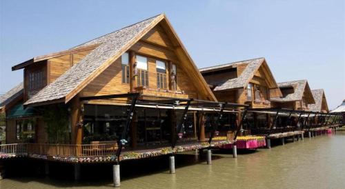 Na Kluea Resort | Lotusland Resort