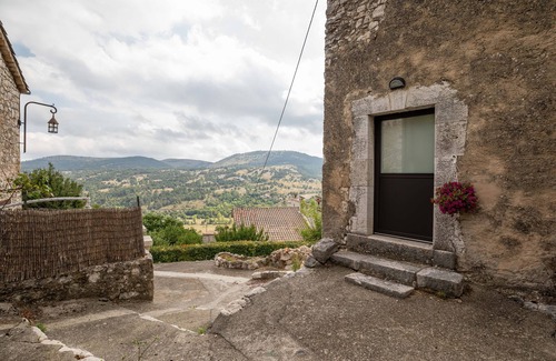 Coursegoules Apartment | Lou Baoumoun - Studio Apartment, Sleeps 2