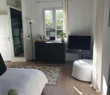 Est Bed & Breakfast | Lou Pantai, Bed and Breakfast, Delux Bedroom