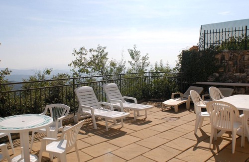 Village House | Lou Picatas" gîte with terrace