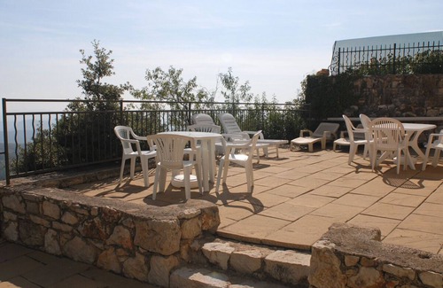 Village House | Lou Picatas" gîte with terrace