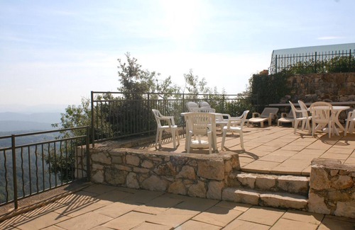 Village House | Lou Picatas" gîte with terrace