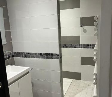 Millau House | Loubat Christophe 335 Bd de Gandalou 12100 Millau