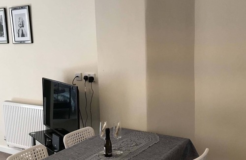 Salisbury Apartment | Louis's Lodge Summary