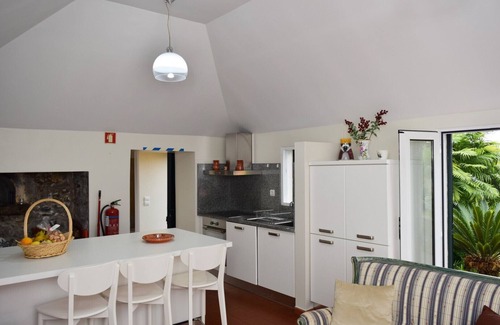 Arco da Calheta Cottage | Loureiros Cottage, a Home in Madeira