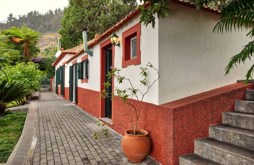 Arco da Calheta Cottage | Loureiros Cottage, a Home in Madeira