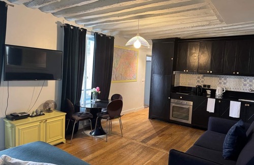 Saint-Thomas-d'Aquin Apartment | LOUVRE ST GERMAIN Rue VERNEUIL