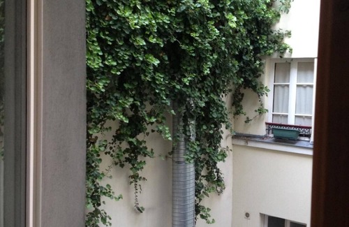 Saint-Thomas-d'Aquin Apartment | LOUVRE ST GERMAIN Rue VERNEUIL