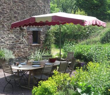 Iffendic Bed & Breakfast | Louzou Les Chambres Aux Loups