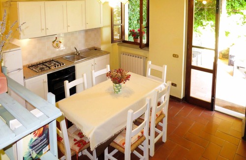 Monte Santa Maria Tiberina House | Lovely apartment in villa with pool, WIFI, terrace, pets allowed, panoramic view and parking
