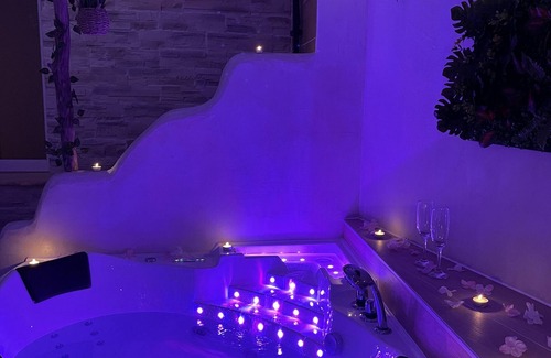Montelimar Apartment | Love Appart' with whirlpool bath